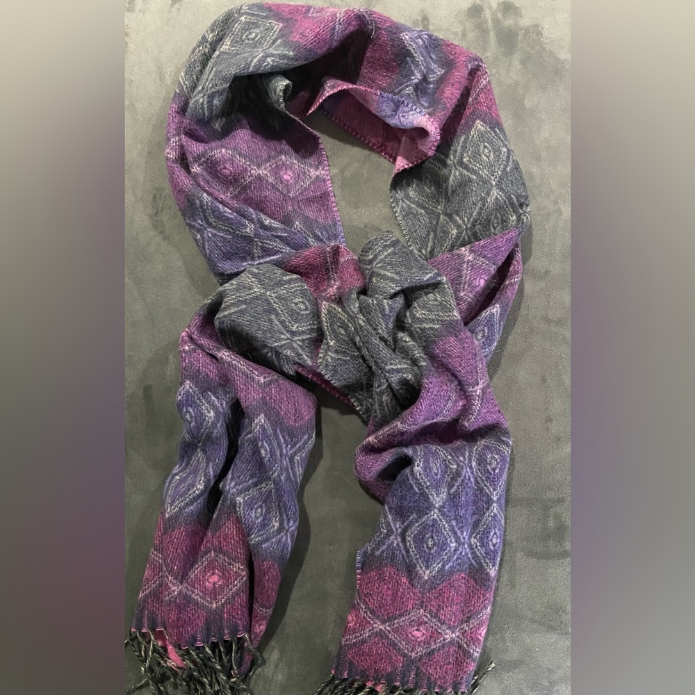 Scarf/shawl colourful with tassels